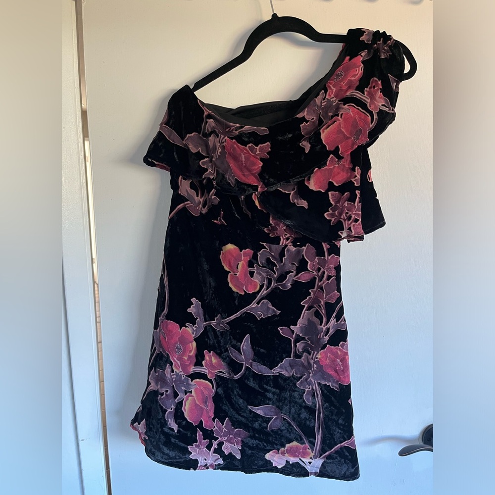 One shoulder party dress